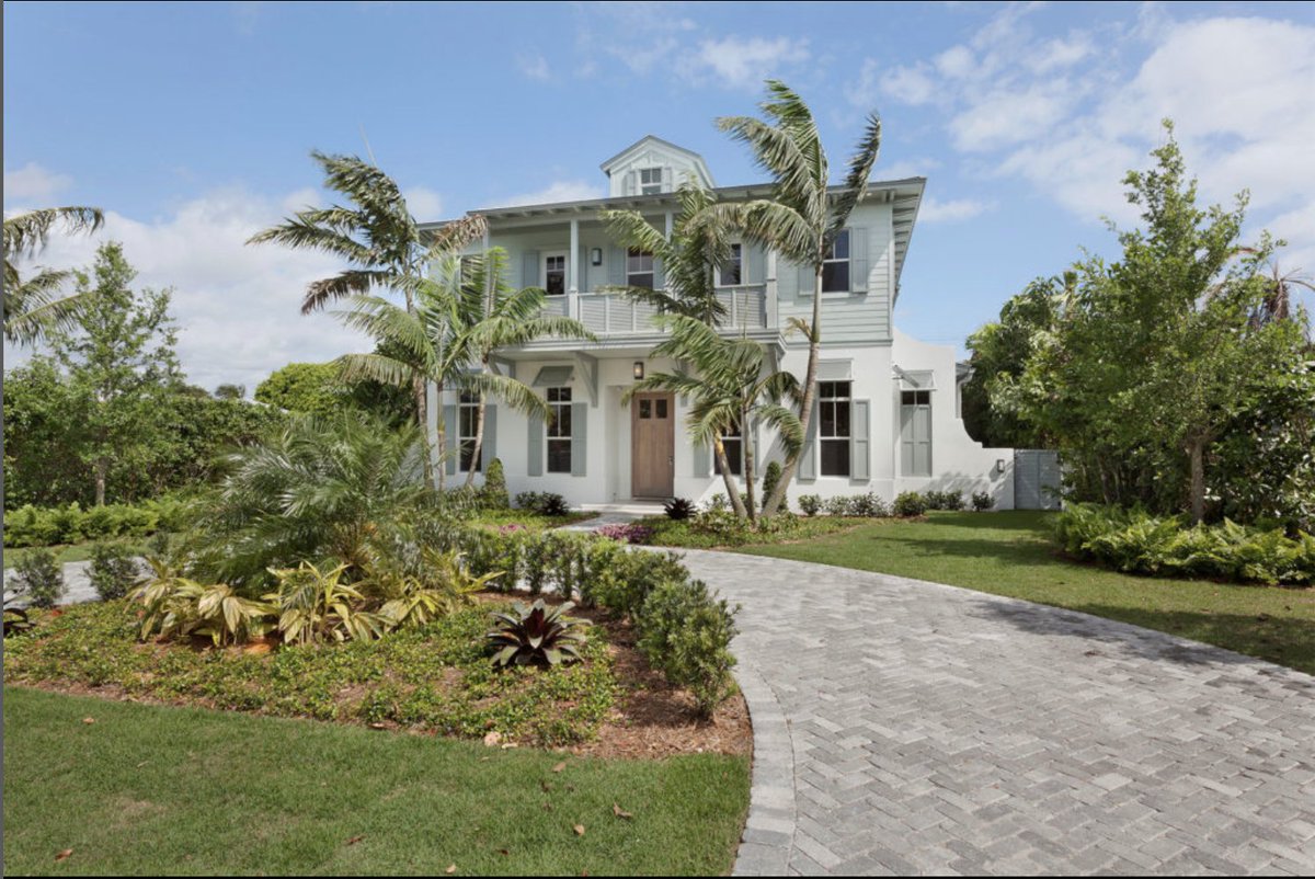 SeasideBuildFLA's tweet photo. 🌊✨ Today’s masterpiece from Seaside Builders: a stunning exterior that perfectly captures the essence of coastal living. #PicOfTheDay #SeasideElegance #HomeDesign #CoastalCharm https://t.co/T0Yct7YuPA