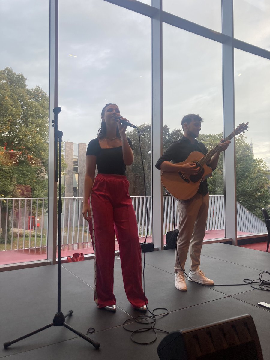 Vanavond was ik te gast bij <a href="/Amphion0314/">Amphion Cultuurbedrijf</a> samen met <a href="/pgmhilferink/">Paul Hilferink</a> en andere raadsleden. Complimenten voor wat ze in Doetinchem én omstreken allemaal doen om kunst en cultuur te stimuleren en te vieren! 👏🏻 
Daarnaast ook mogen genieten van Achterhoeks talent. Prachtig