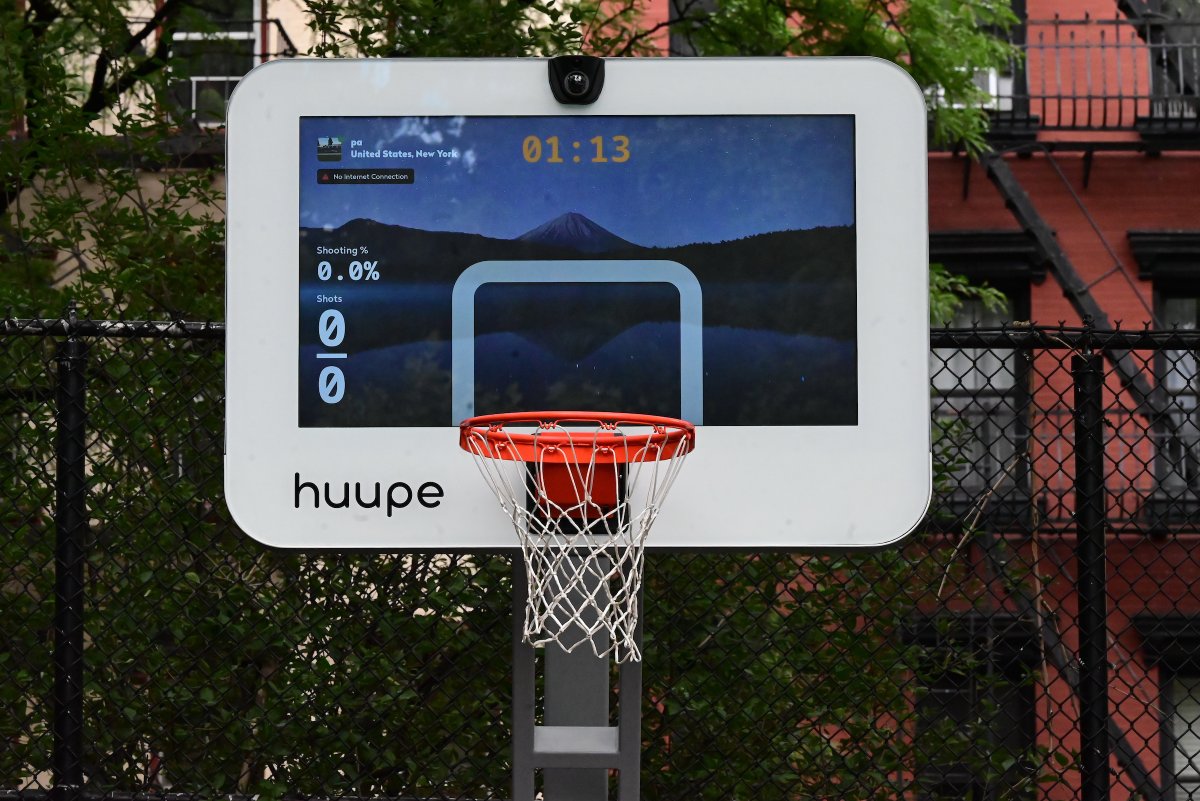 NYC Parks just unveiled a "smart" basketball hoop in Tompkins Square Park in Manhattan dlvr.it/TCqbjl