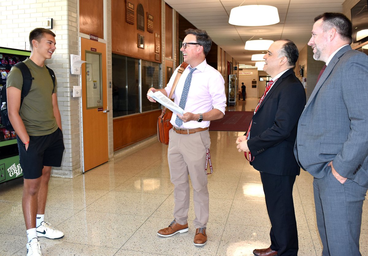 1ST DAY AT NORTH SHORE SCHOOLS
Welcome Back North Shore Vikings in the Middle &amp; at the Top! 
Yesterday, HS Principal Eric Contreras &amp; MS Principal Ryan O'Hara along with Dr. Z, Dr. Smyth, admin, faculty &amp; staff welcomed students back! Best of luck Vikings in 2024-25! #GoVikingsGo
