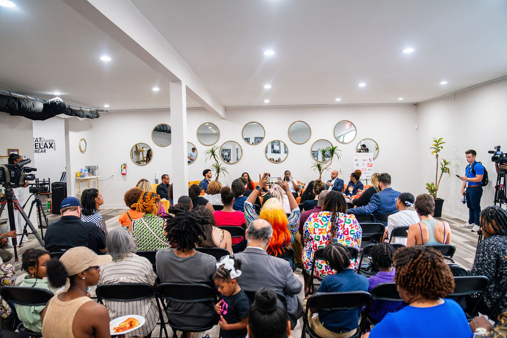 LAKidsRights's tweet image. 🧵: Despite some rainy conditions, last Wed, we were greeted by community with a standing room only youth justice town hall! We can’t thank our thoughtful and supportive partners @dbinola, our selfless panelists &amp;amp; everyone in attendance enough for making this event a success!⁠⁠