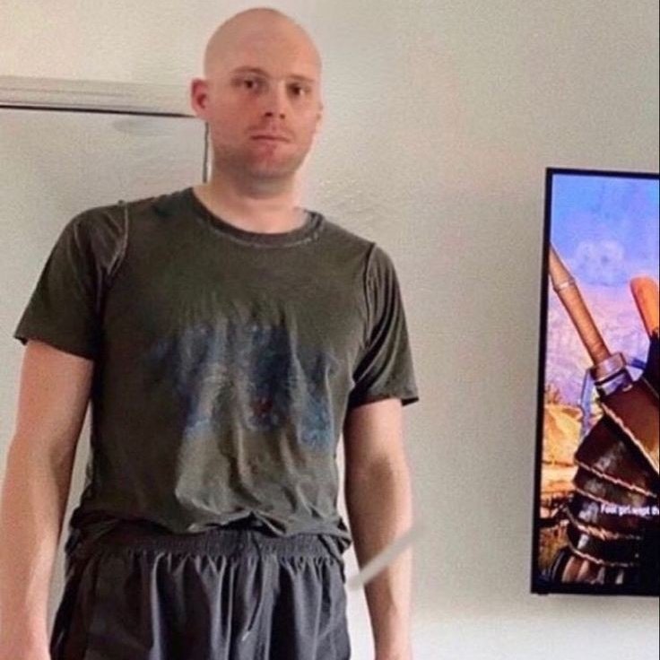 amiguitos vengo con malas noticias, se viene luke hemmings calvo era 😔