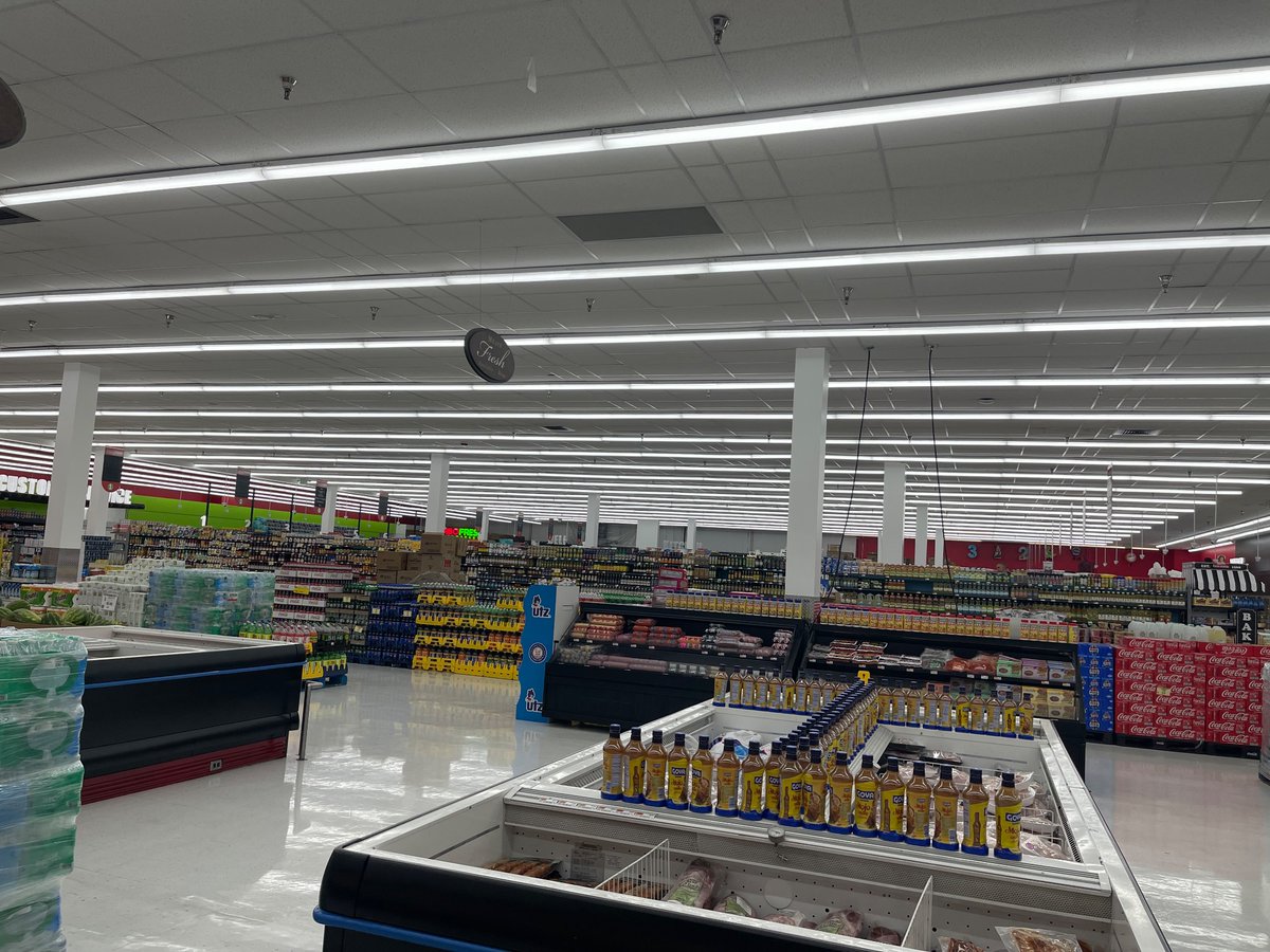 baynardwoods's tweet photo. Hey Baltimore, if you have a car and can grocery shop anywhere, check out the Jumbo Fresh at Montclair Junction—it is great. But we need more people shopping over here to keep it open. Great Latin food selection, meat, seafood. So come on over. https://t.co/k2sFz5UgeK