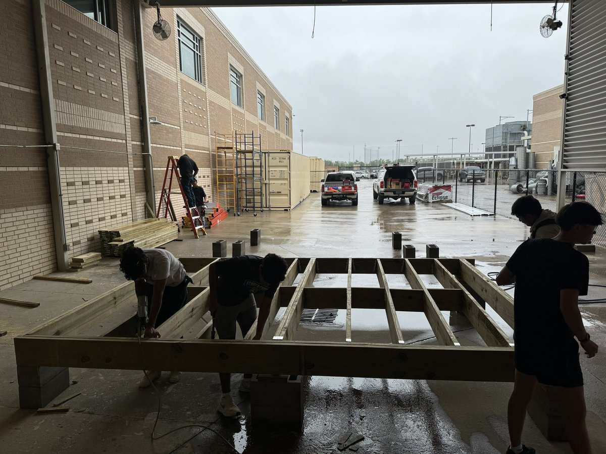 Tiny House #6 is under construction! Designer Angelina Casanova’s dream will become a reality for a deserving Veteran of our armed forces 🇺🇸 <a href="/HumbleISD/">Humble ISD</a> <a href="/HumbleISD_SCHS/">Summer Creek High</a> <a href="/HumbleISD_CTE/">Humble ISD CTE</a>
