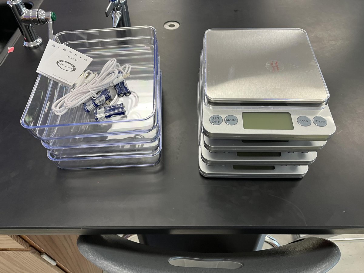 FriendsofPTS's tweet image. #FoPT donated thermometers and scales to Mr. Tsay's Chemistry and Physics classes at @Penn_Treaty School! #handsonscience #experiments