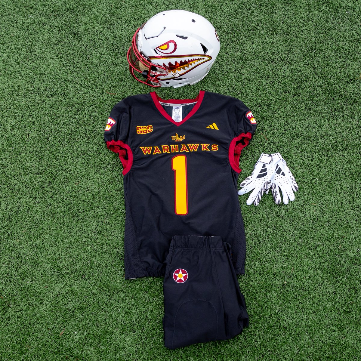 ULM_FB's tweet photo. Can't get enough of the black unis 🤩

⚫️on⚫️ for week ✌️ https://t.co/HAJXYZo8WI