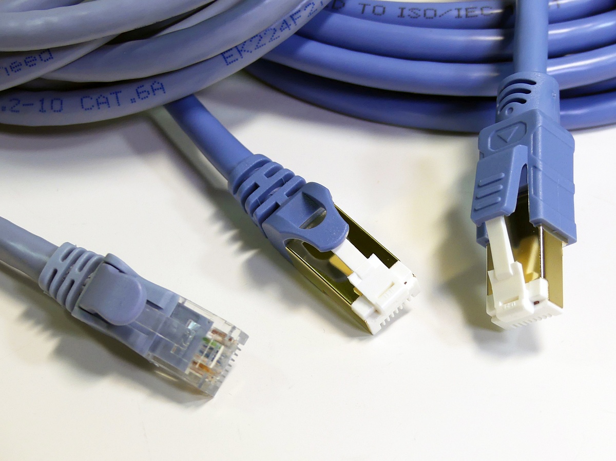 pc_watch's tweet image. 2.5～10Gbps時代のLANケーブル選び。カテゴリ6さえ買えば問題ないのか？上位との速度差もチェック pc.watch.impress.co.jp/docs/topic/fea… #LANケーブル