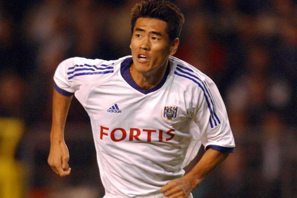 📷 Seol Ki-hyeon, dernier joueur du championnat belge nommé au Ballon d’Or (2002) 🇰🇷