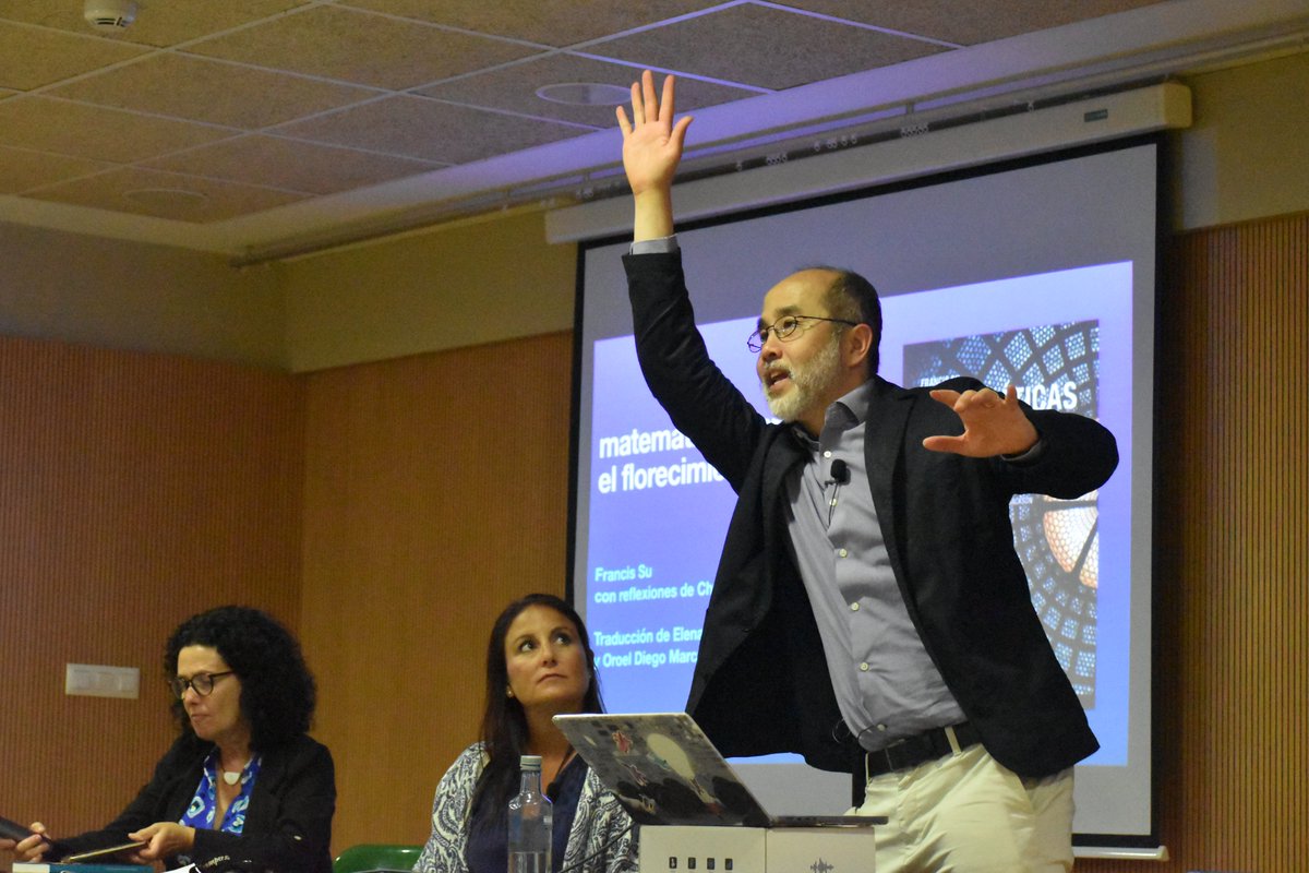 Inspiradora tarde en <a href="/sagradocorazonz/">Sagrado Corazón de Jesús</a> con <a href="/mathyawp/">Francis Su - moved to 🦋 and🧵</a> ...virtudes, encuentro personal, esa esperanza de encantamiento que tienen las matemáticas.<a href="/Math4HF/">mathematics for human flourishing</a>