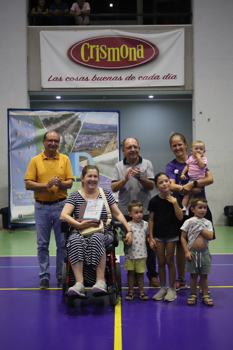 ApagayVamonosFS's tweet photo. III MEMORIAL ANTONIO RUIZ JURADO | 

Oleoinnova Mengíbar FS vence 2-6 a nuestro primer equipo #ApagayVámonosFS en la tercera edición de este memorial.

Que mejor manera que disfrutar del fútbol sala, recordabdo a nuestro añorado presidente Antonio Ruiz junto a su familia y amigos https://t.co/KQuH79axon
