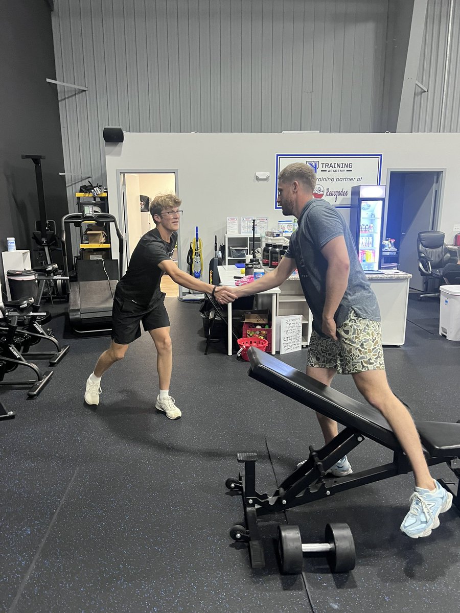 CoachKsAcademy's tweet image. #KsPro Brock Stewart 🤝 Chase Reinhart

Stew- Normal West '10
Reinhart- Normal West '27

K's-where local KsFam rise to the Show and still come back to get it in and share experiences with the next generation
#KsFam 

@Brock_A_Stewart @reinhart15977 @Rhino_KsAcademy @NWWildcatsBB