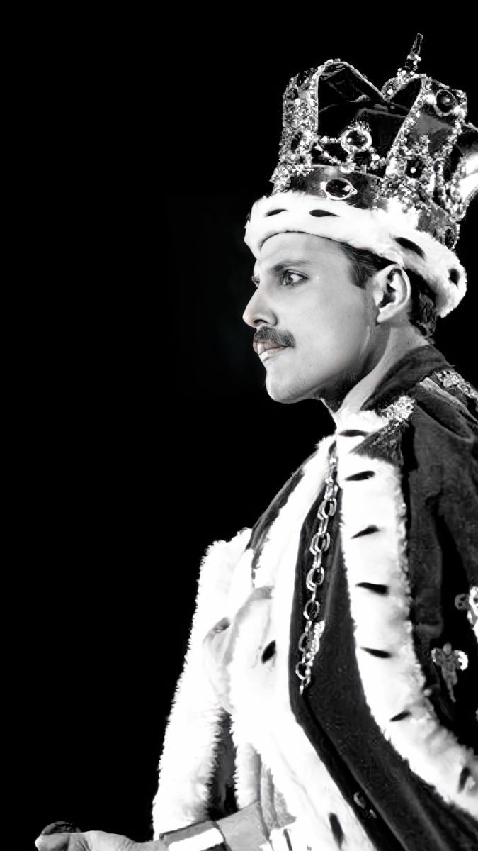 Isabell50733097's tweet photo. Happy Birthday Freddie!✨💕✨
#FreddieMercury
#Queen https://t.co/ZaiOvVRX4L