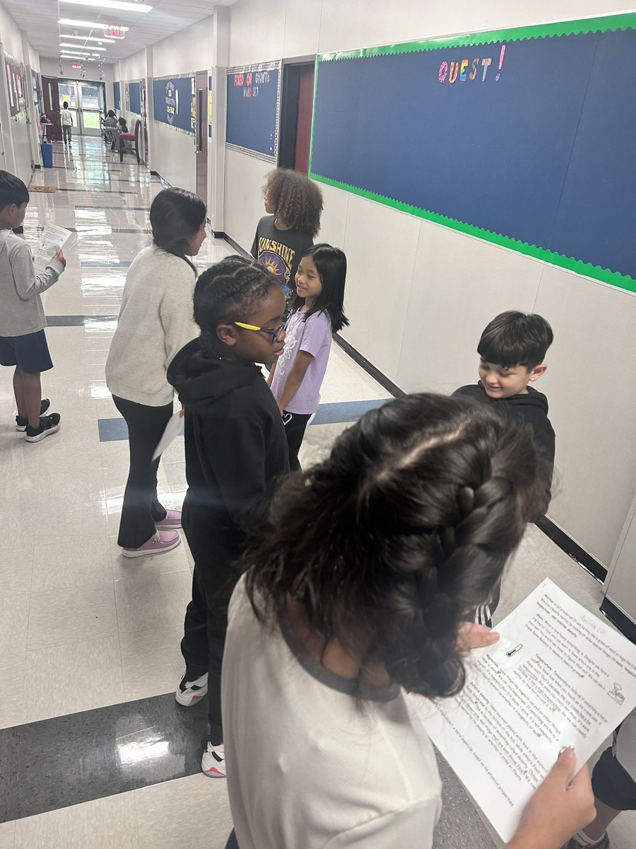 MsKAlexander_'s tweet image. So much fun doing and Inside Outside circle to share our science thoughts! 🥼🧪 #igtbavoyager #LISDScience