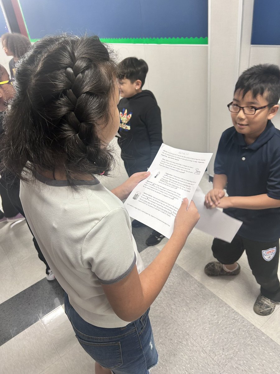 MsKAlexander_'s tweet image. So much fun doing and Inside Outside circle to share our science thoughts! 🥼🧪 #igtbavoyager #LISDScience