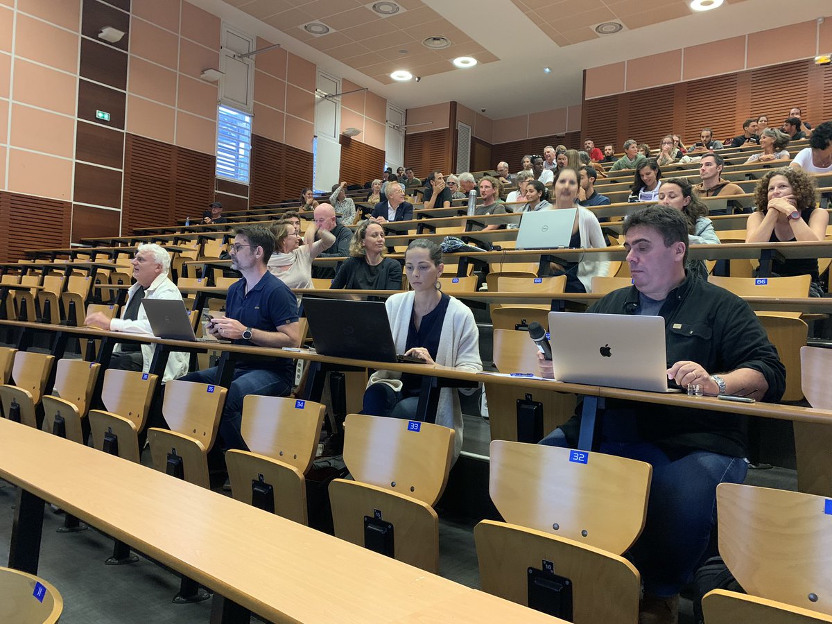 Félicitations 👏👏 à #HugoBourgogne pour sa brillante soutenance de thèse hier à l' <a href="/unc_nc/">Université de la Nouvelle-Calédonie</a> consacrée à la conservation des tortues caouannes dans le Grand Lagon Sud

Encadrement : <a href="/WWFFrance/">WWF France 🐼</a>  <a href="/ird_fr/">IRD.fr</a> <a href="/UMREntropie/">Entropie - Tropical Marine Ecology Lab.</a> 
Soutiens : Bourse Cifre <a href="/AssoANRT/">AssoANRT</a> <a href="/ProvinceSud/">Province Sud</a> <a href="/HC98800/">Haut-commissariat en Nouvelle-Calédonie 🇫🇷</a> <a href="/GouvNC/">GouvernementNC</a>