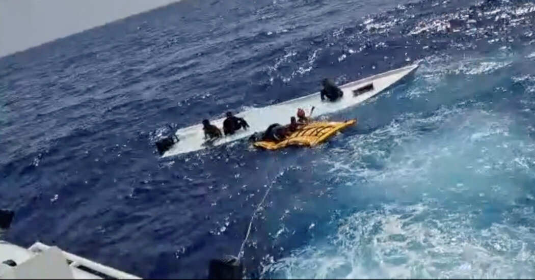 21 Migrants Missing After Boat Capsizes Off Italy dlvr.it/TCqkgl