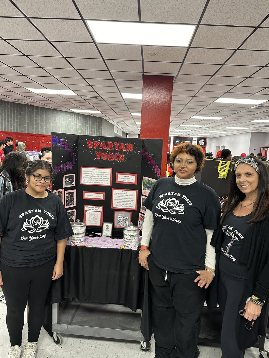 SouthridgeMiami's tweet image. Our Student Services family went full throttle during our annual #SpartanClubRush sharing all the planned excitement, fun, & service for the 2034-2025 school year! Looking forward to seeing our Spartans shine!! #EngagedSpartans #LearningThruService #spArtAns