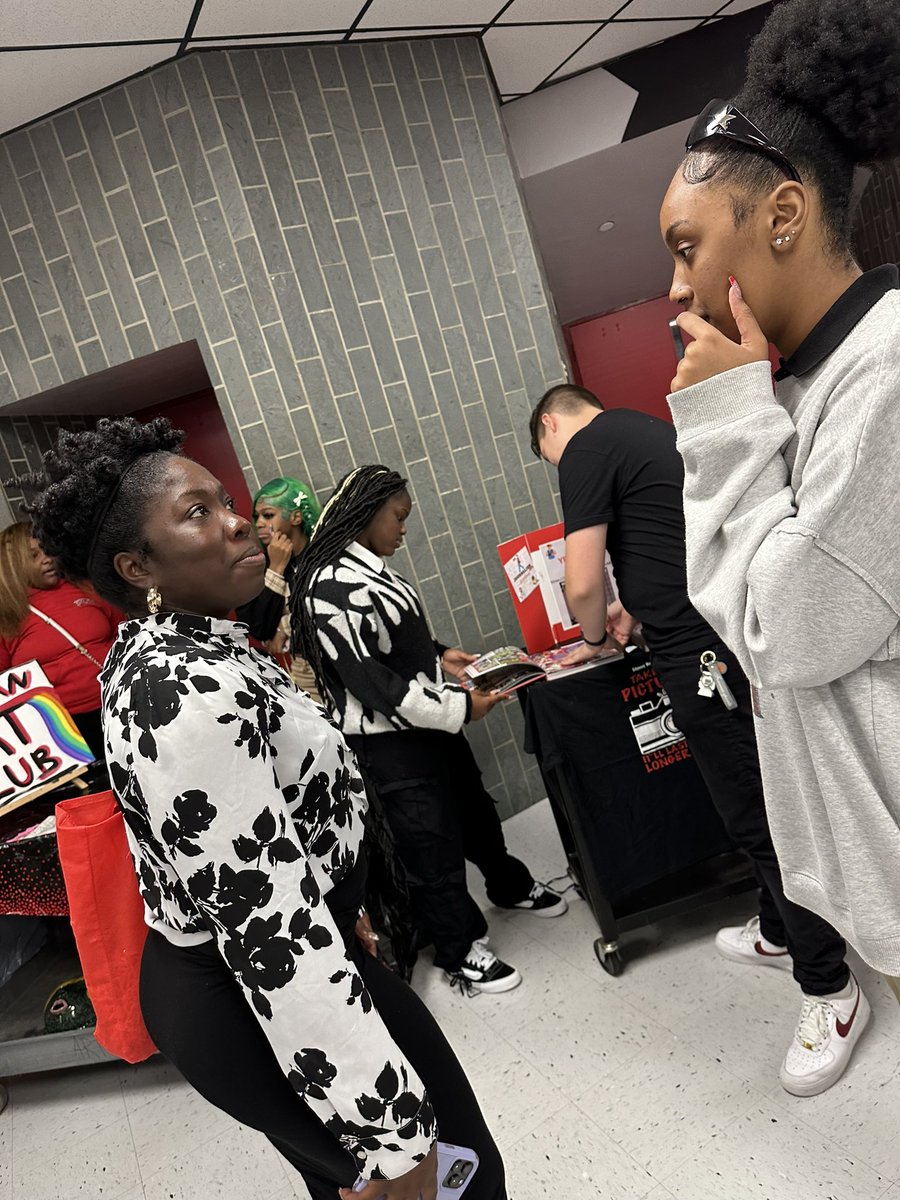 SouthridgeMiami's tweet image. Our Student Services family went full throttle during our annual #SpartanClubRush sharing all the planned excitement, fun, & service for the 2034-2025 school year! Looking forward to seeing our Spartans shine!! #EngagedSpartans #LearningThruService #spArtAns