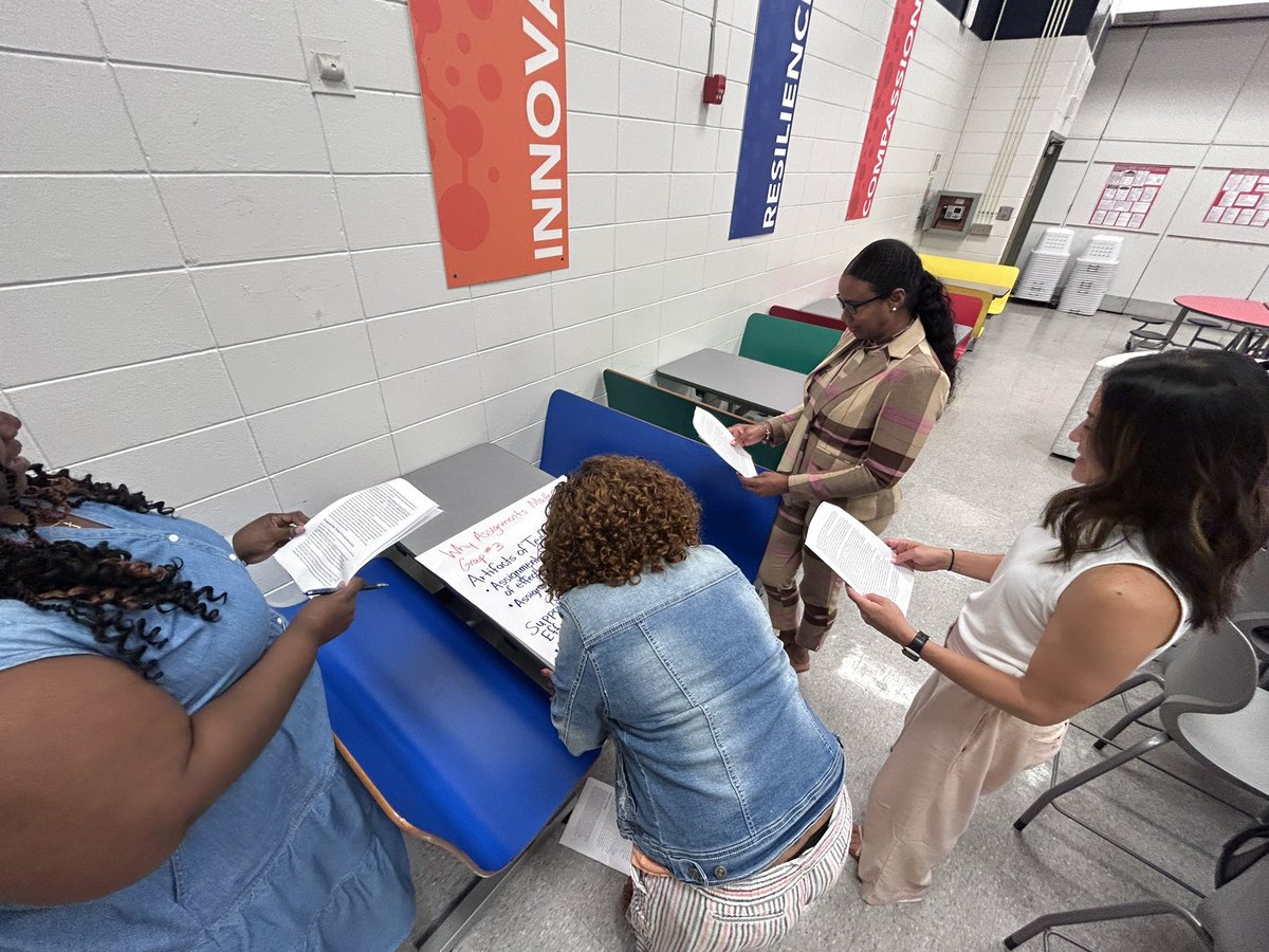 Aspiring Leaders stepping into the world of teaching and learning.
<a href="/SUAspLeaders/">Spalding University/JCPS Aspiring Leaders</a> <a href="/gbaete/">Baeteboy</a>