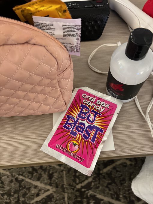 The essentials for when my client gets here https://t.co/a6Cy4Yi4l4
