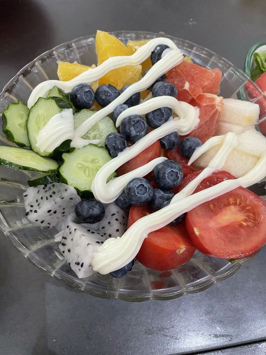 Enjoying my healthy dinner (diet meal) lol.😎😎