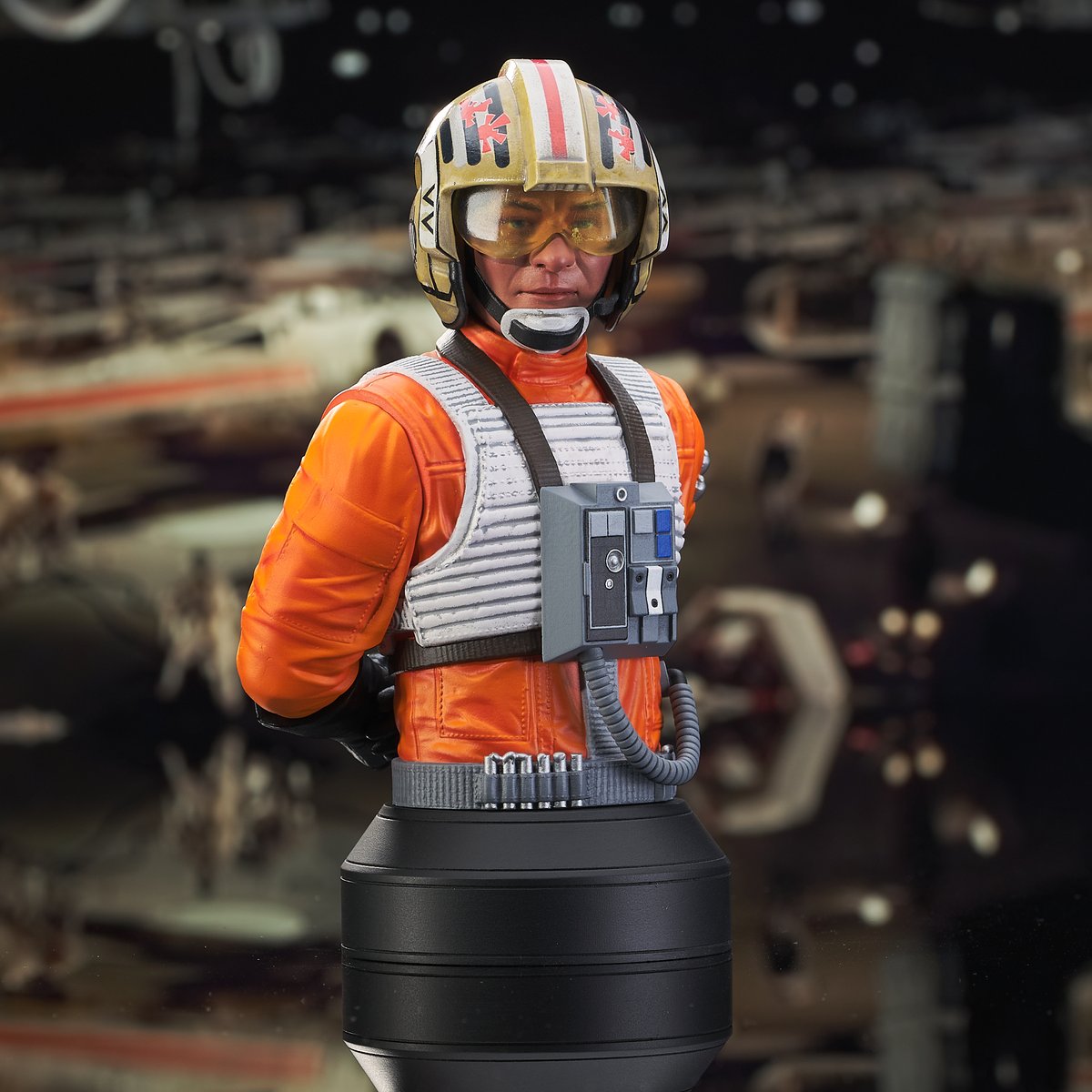 litlgeeks's tweet image. In Stores Now from @GentleGiantltd and @collectdst #starwars #luke #chewbacca #mando #redleader #anewhope #milestones #lifeday