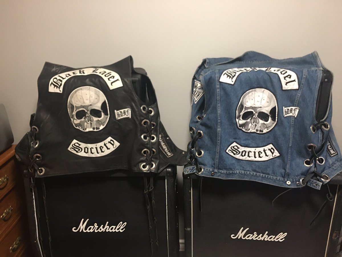 Marshall1959RR's tweet photo. @ZakkWyldeBLS built a fancy BLS Canadian tuxedo denim vest for those times when leather is a little too much for the Tupperware party host to handle . https://t.co/Y7Ne4Gmagn