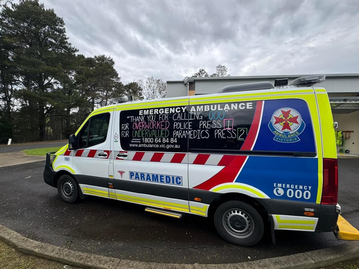 Victorian Ambulance Union tweet media