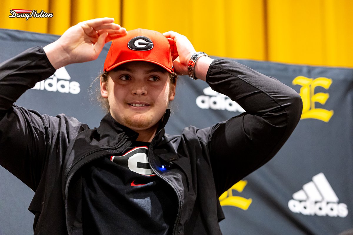 Jeff Sentell (@jeffsentell) on Twitter photo WATCH: #UGA OL commit <a href="/MasonShort_/">Mason Short ✞</a> took one defender out to cow pasture territory with his devastating block for <a href="/EHSKnightsFB/">Evans Knights Football</a> last week.
You good folks are going to want to see this clip.
bit.ly/3z4Brwy WATCH: #UGA OL commit <a href="/MasonShort_/">Mason Short ✞</a> took one defender out to cow pasture territory with his devastating block for <a href="/EHSKnightsFB/">Evans Knights Football</a> last week.
You good folks are going to want to see this clip.
bit.ly/3z4Brwy