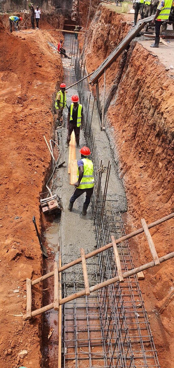 🌟 The base of a retaining wall is key to its success! Start by digging 4-6 inches below natural grade, tamping it level. Add gravel filler, and you're set for the first row. Precision in this step ensures durability and performance. #ConstructionTips #BrimsLLP #RetainingWalls.