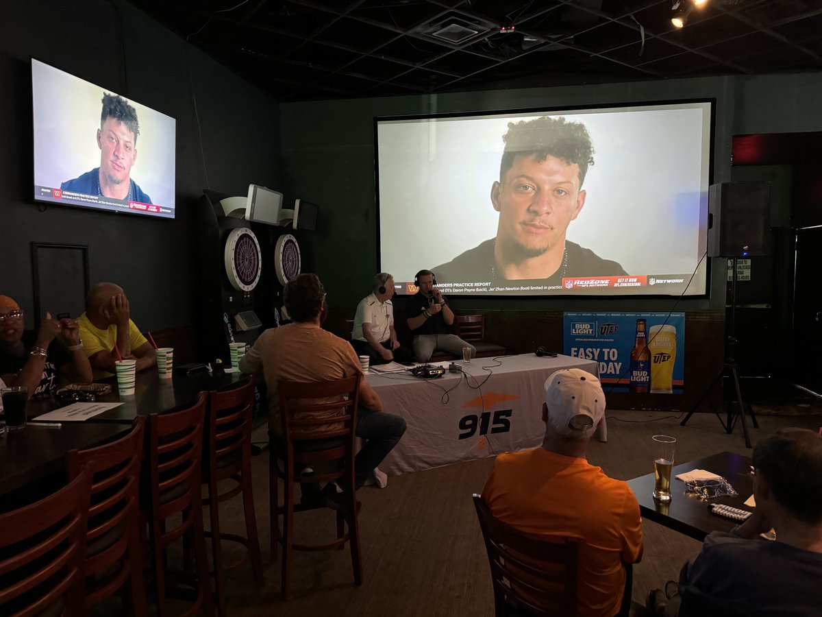 Our first 📻 show back at <a href="/AleHouseEP/">BorderCityAleHouse</a>‼️

Happy to be back w/ <a href="/UTEPMinerVoice/">Jon Teicher</a>, <a href="/CoachSWUTEP/">Scotty Walden</a>, <a href="/CoachjjClark/">J.J. Clark</a> &amp; star LB Dorian Hopkins 🤙💪

#PicksUp | #WinTheWest