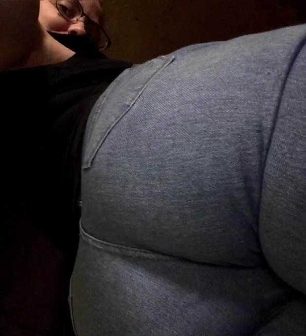?New video on @faphousecom is out now! ?

?Ass in Jeans? [1080p]

? https://t.co/1c8lYHLawe ?

#Amateur