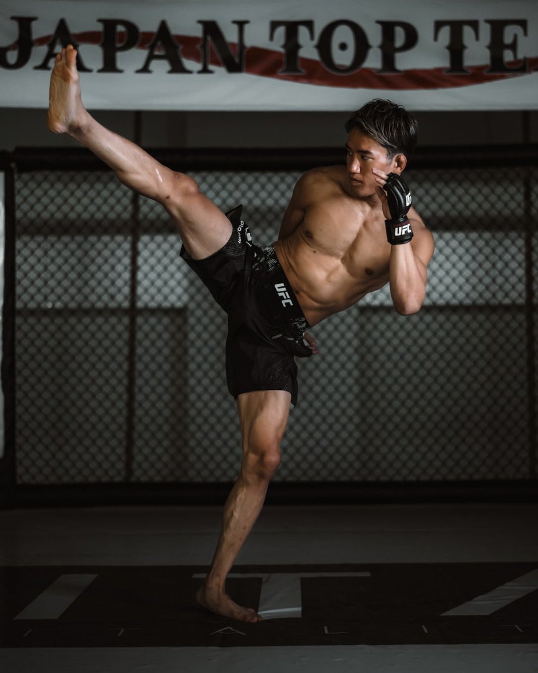 ufc ファイトショーツ　白　朝倉海　L 完売品】 UFC Venum ショーツ 朝倉海 - メルカリ