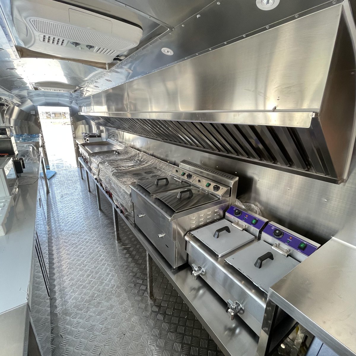 China trailer export,
The one shown in the picture is a customized model for customers,
We produce according to size requirements and personalized needs.
If you want to know more, please leave a message in the comment area or send me a message.😃