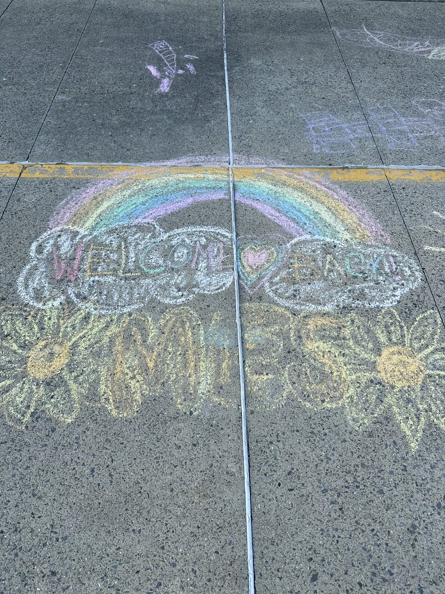 MsAmodeoAP's tweet image. Welcome back MES!! #firstdayvibes #GoDukes @GoMESDukes