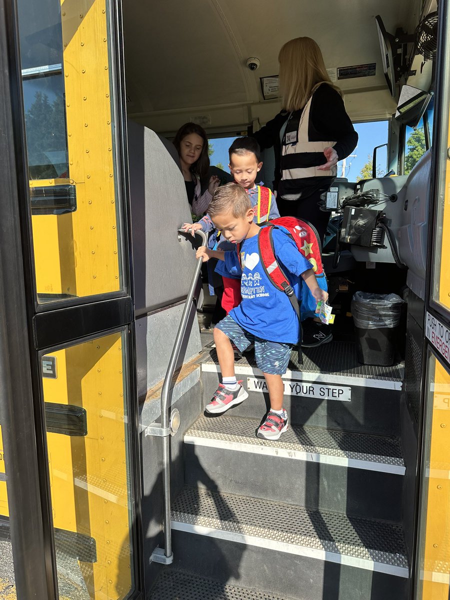 MsAmodeoAP's tweet image. Welcome back MES!! #firstdayvibes #GoDukes @GoMESDukes