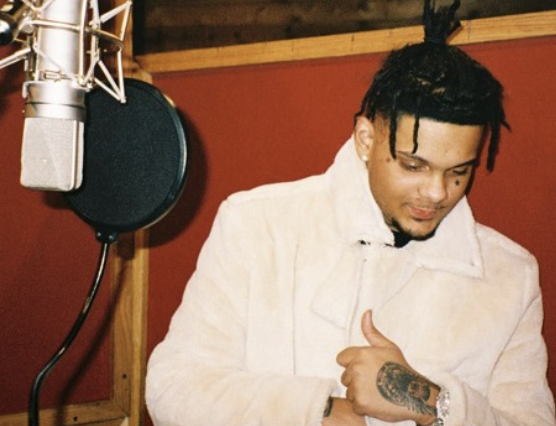 smokepurpp's tweet photo. Im doing a $PURPP give away for the best freestyle/rap submission. 

dm me your best video featuring Ticker $PURPP and I'll upload it directly on my page to spotlight you + if you download @phantom wallet I will send you $$$ in $PURPP tokens!

Get the mic! I'll select 5 winners! https://t.co/qcnC9bflSc