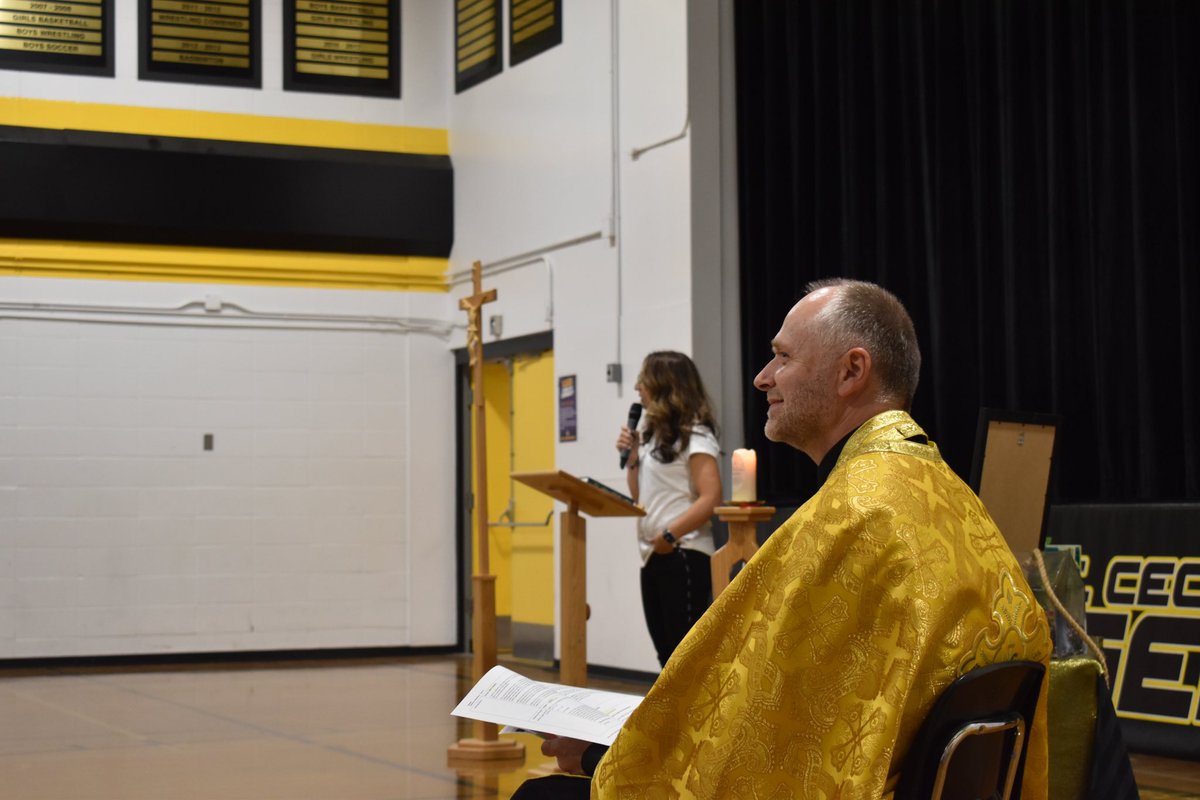 We had a great time welcoming back our Tiger Cubs on Tuesday and Wednesday! Thank you, Father Julian for giving us our school opening liturgy! 🐅 #yeg #yegschools #ecsdfaithinspires #ecsd