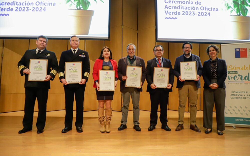 PatAmb's tweet photo. El ministerio de #MedioAmbiente de #Chile certifica a 34 instituciones públicas y privadas por sus prácticas ambientales.
https://t.co/g1kbWkY6io https://t.co/4CngQLJTMR