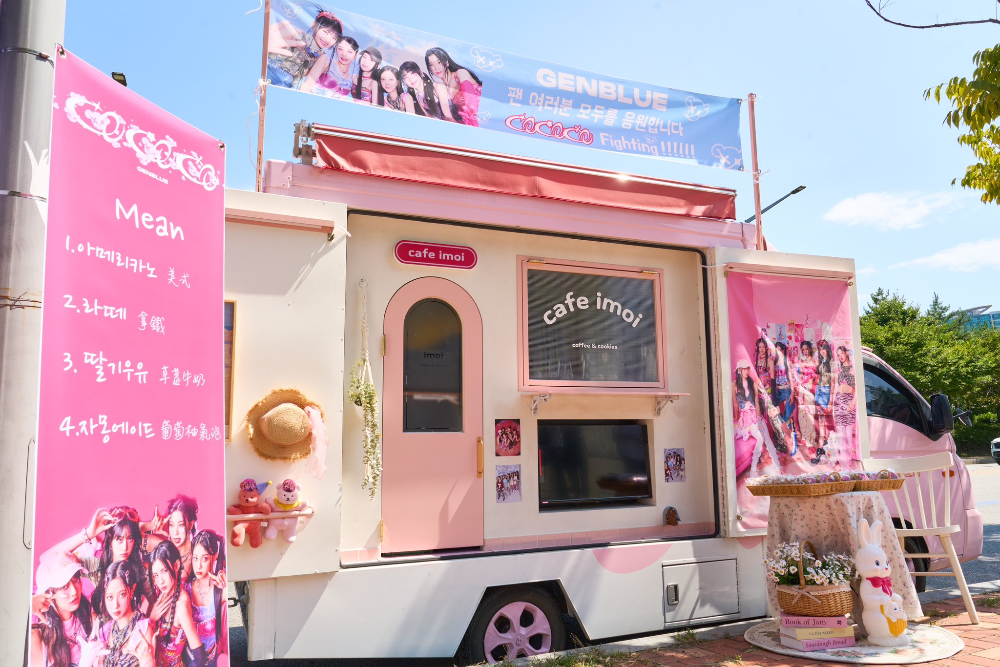 GWraD_ca8AAAMnR?format=jpg&name=large