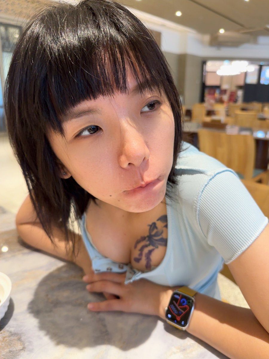 不愛拍照..厚..