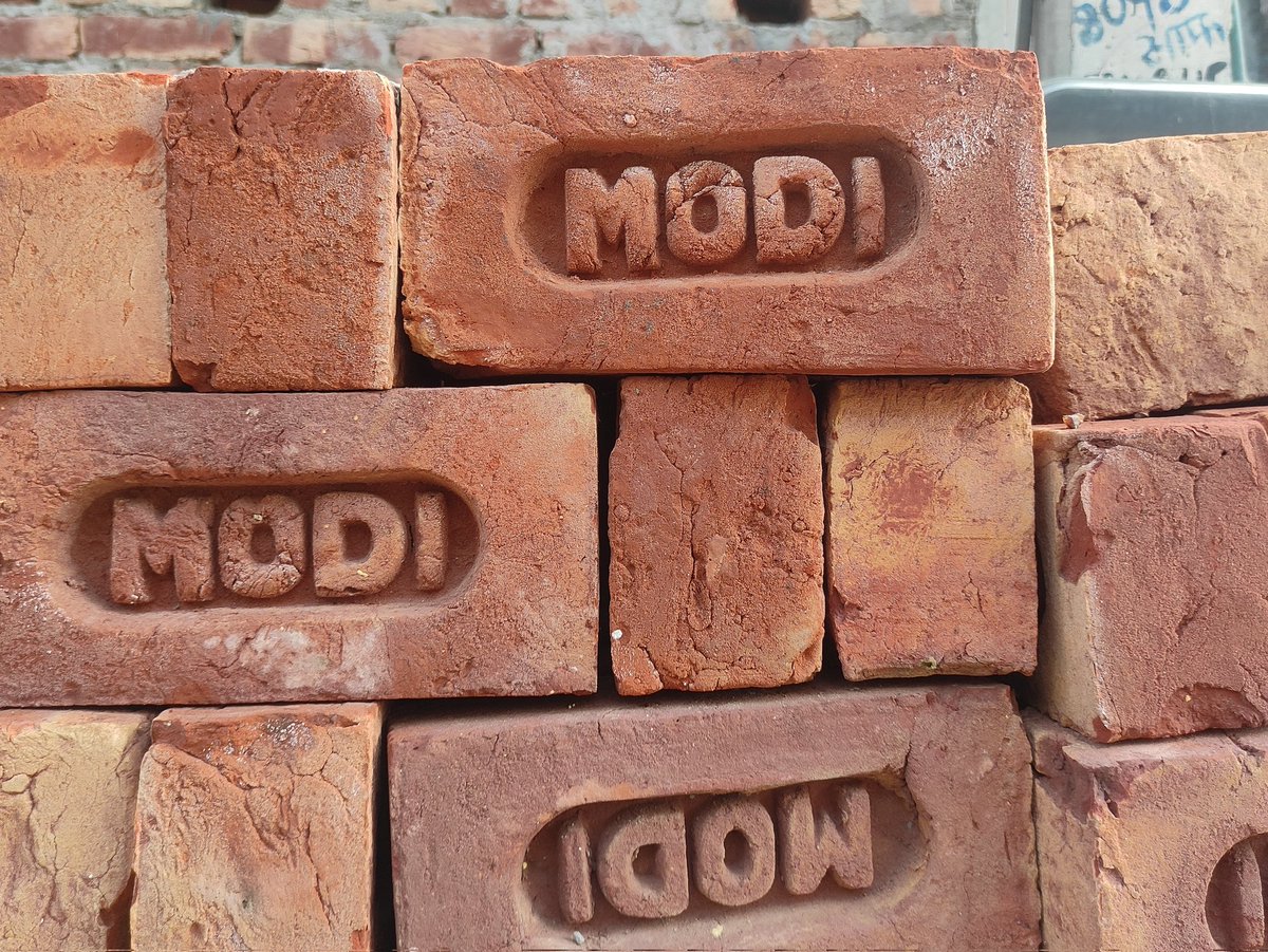 straighthunyaar's tweet photo. When people said:- 
Har Har Modi,,
Ghar ghar Modi.

Modi ji took it seriously 😂😂 https://t.co/6sR8SCSRfC