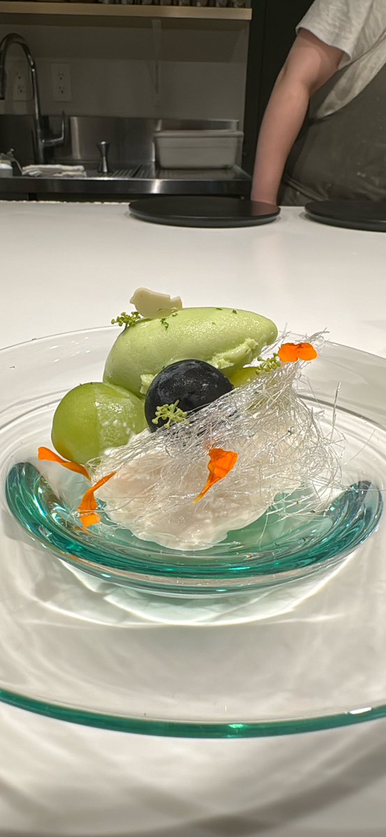 spiel14's tweet image. 新宿御苑前にある香りの余韻をコンセプトにした「LastNote」

【2024年8月でじゃーとコース】
◆アシェットサントノーレ
⚫︎薔薇とスパークリングワインのカクテル
◆すだちの巣立ち

#LastNote #ラストノート
#でじゃーとコース #デザートコース
#新宿御苑前グルメ
#新宿グルメ