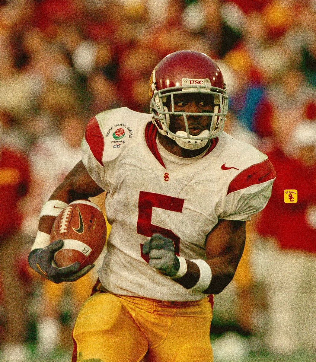 TrojanFBx's tweet image. Repost this if you think Reggie Bush should lead the team out the tunnel vs Notre Dame @ReggieBush