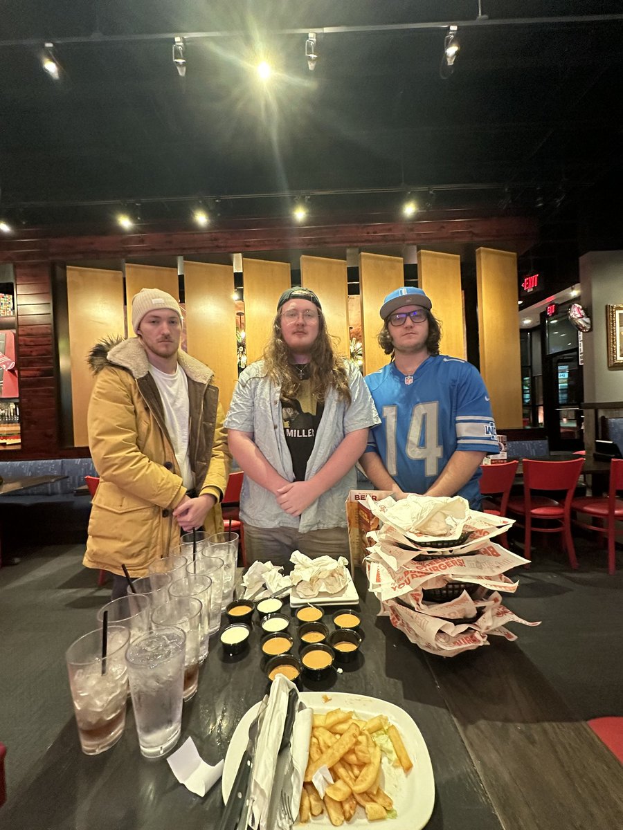 OffTheMedsShow's tweet photo. Officers with the red robin division of yummer have executed the search and seizure of bottomless fries, drinks, burgers and various sauces https://t.co/jHikYdcg3R