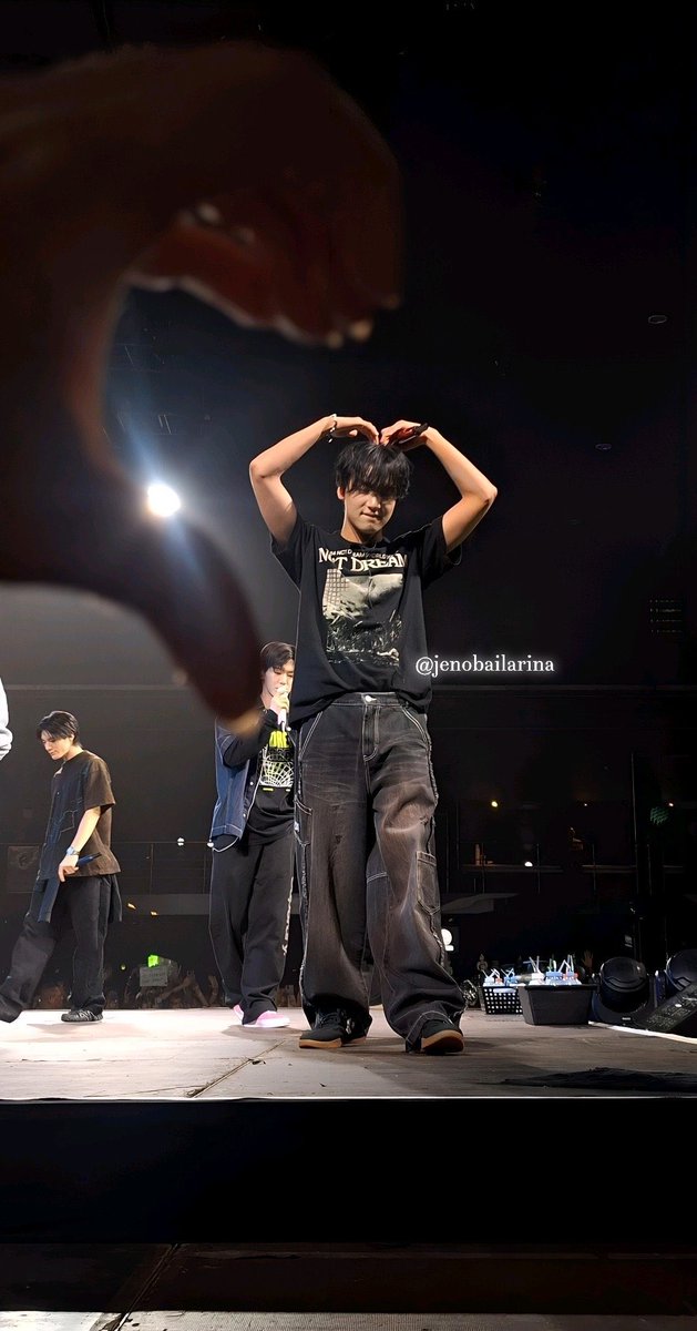 앙 다문 입과 ♡ 🫵🏻❤️