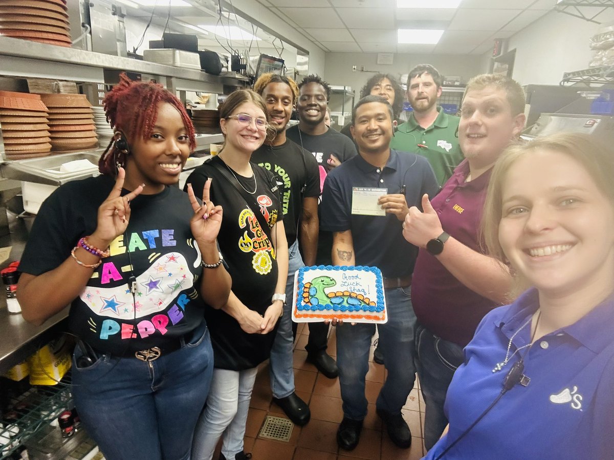Cheers to Shaq on completing his manager training with us! He rocked living out our purpose every single shift! Corsicana is lucky to have you on their team sir good luck!!! 🎉🌶️🫶🏻 #TrainingMatters #ChilisLove