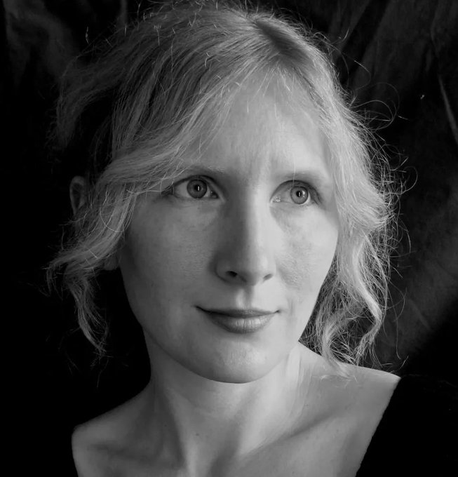 AidaBSanchez's tweet image. “Me aterra iniciar el último tramo de la vida. (...) Lo único que parece obsesionarme estos días es la desaparición de quien creía ser”.  

Las búsquedas de #SamanthaHarvey: “Amor, amor, aflicción, todo mezclado” ('Un malestar indefinido') wp.me/p2IeJF-aGH vía @lecturass