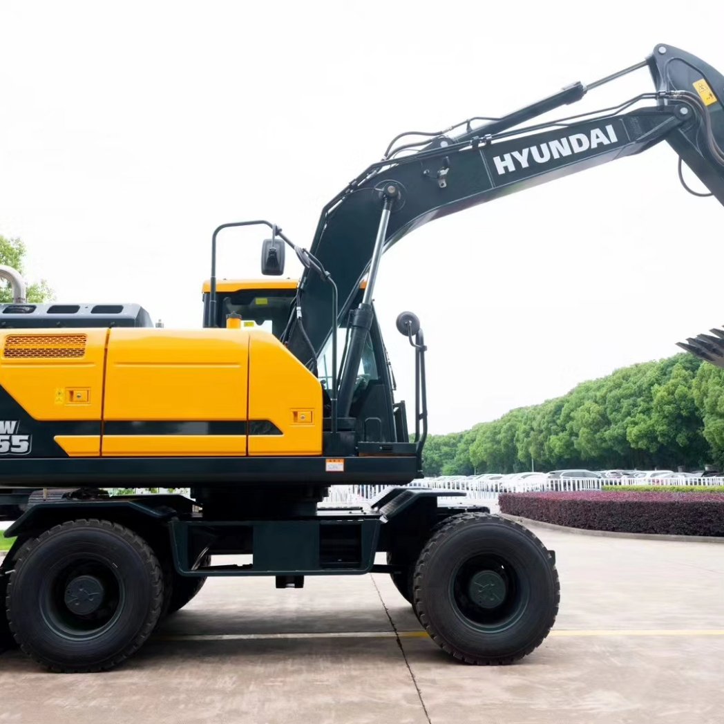 Beth_6_66's tweet photo. HYUNDAI HW155 Weight 14.3tons
Cummins Engine Tier 3/4
Kawasaki Main pump
ZF bridge box
4.6m Boom Length
2.1m Track Roller
0.58m³/0.65m³ Bucket https://t.co/80M9Nhvsup