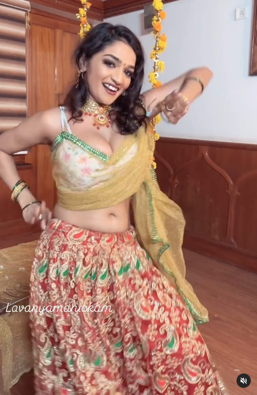 ksevenan's tweet photo. Lavanya Manickam hot navel pose https://t.co/6ueLiXznoT